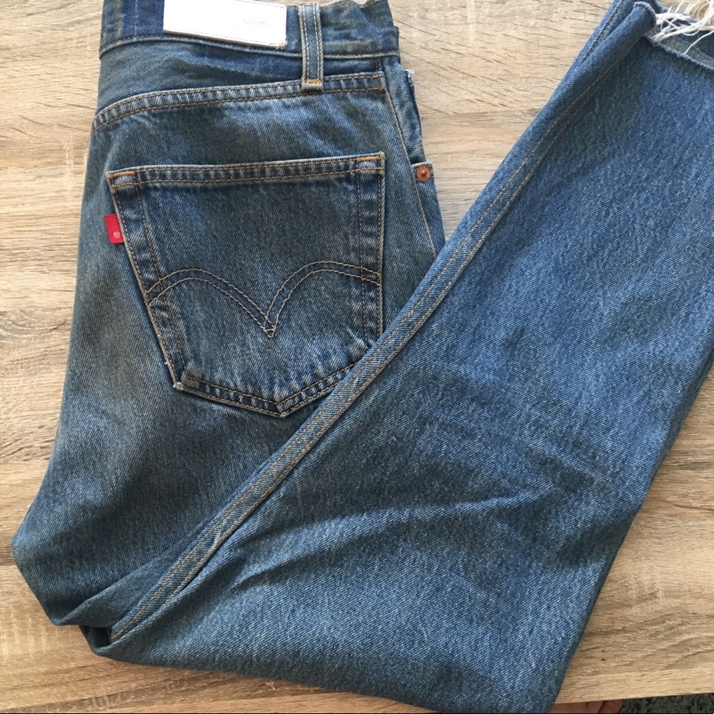 Re/done Levi’s raw hem ankle jeans